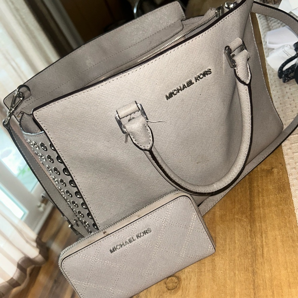 Michael Kors Light Gray Large Bag and Wallet Set